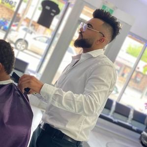 Meet your Posher, Laith